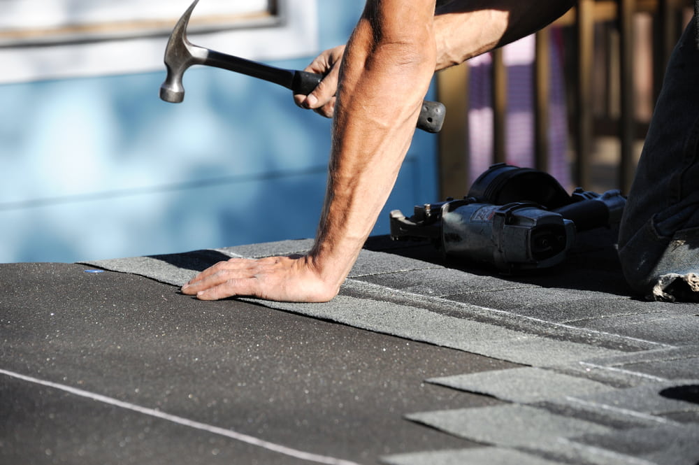 5 Reasons to Perform Roof Maintenance During Fall