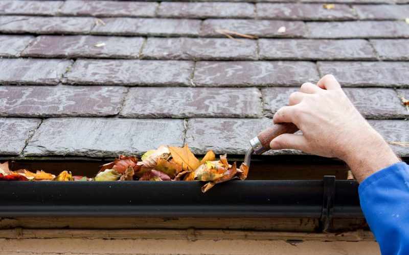 6 Tips for Cleaning Your Eavestrough